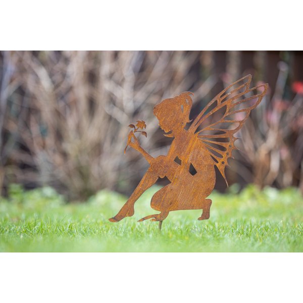 Gartenstecker Fee kniend mit Blume im Rost Design - Blumenfee Rostfigur für den Garten, Gartendeko, Metalldeko