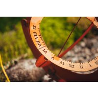 Sonnenuhr im Rost Design, Rostfigur für den Garten, Gartendeko, Terrassendeko, Edelrost