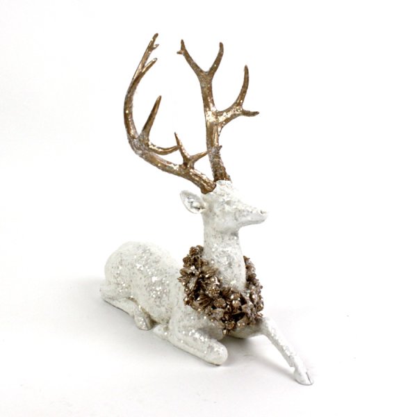 Liegender Hirsch mit großem Geweih und Lorbeerkranz, Deko Figur, Weihnachtsdeko, Schaufenster Deko