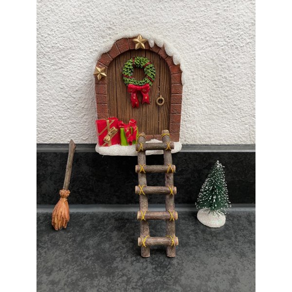 Wichteltr Nissedor Weihnachten mit Leiter, Tannenbaum und Besen - Elfentr, Feentr