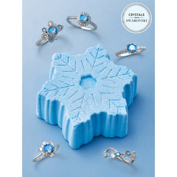 Badebombe Snowflake mit Svarovski Kristallen (Ring) von Charmed Aroma, Badekugel Schneeflocke mit Schmuck, Winter, Weihnachten