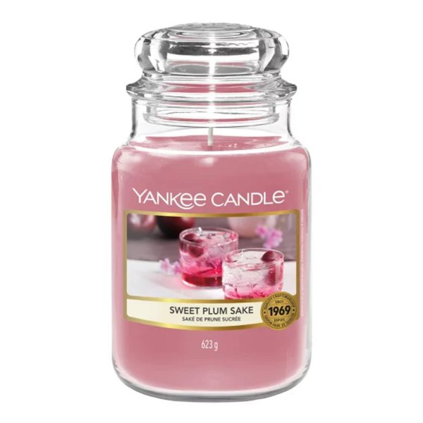 Yankee Candle Duftkerze im Glas (groß) SWEET PLUM SAKE - Kerze mit Brenndauer bis zu 150 Stunden