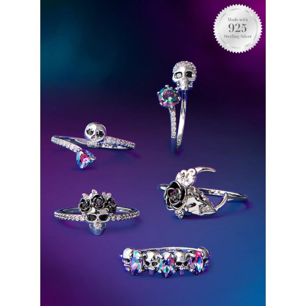 Duftkerze Enchanted Berry Skull Totenkopf mit berraschungs Ring von Charmed Aroma, Kerze mit Schmuck