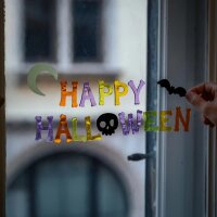 Legami Halloween Gel-Fensteraufkleber mit Leuchteffekt - Window-Glow - Fensterdeko mit Leuchteffekt - Happy Halloween, Spinne, Katze, Geist